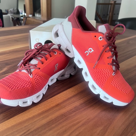 On cloud cloudflyer Athletic Shoes - Picture 1 of 3